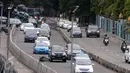 Kendaraan melintas di kawasan Sudirman, Jakarta, (15/5). Wacana Tersebut usai dihapusnya sistem three in one mulai 16 Mei 2016 dan menunggu berlakunya sistem Electronic Road Pricing (ERP) yang baru terlaksana pada 2017. (Liputan6.com/Helmi Afandi)