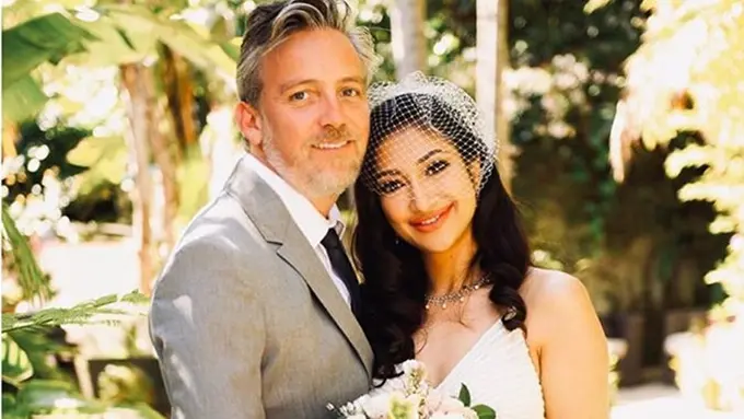 6 Momen Pernikahan Rahma Azhari dengan Pria Bule, Bahagia Dihadiri Saudara