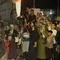 Para keluarga pengantar jemaah haji asal Garut melepas keluarga mereka dalam keberangkatan pedana jemaah haji asal Garut di Pendopo Pemda Garut, Jumat (10/4/2024) malam. (Liputan6.com/Jayadi Supriadin)