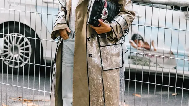 [Bintang] Bukan Masalah, Jeans Kebesaran Malah Jadi Fashion Trend yang Super Chic