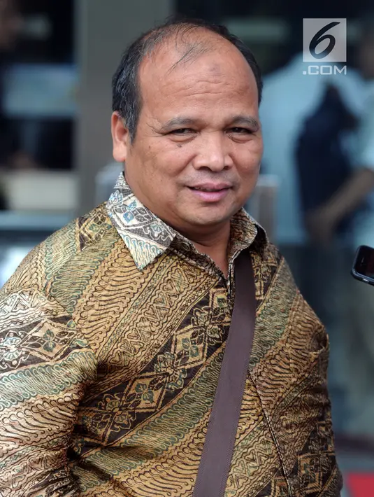 Mantan Ketua PPATK, Yunus Husein usai menjadi pembicara internal pegawai KPK di gedung KPK, Jakarta, Senin (30/4). Yunus menjadi pembicara tentang tindak pidana pencucian uang (TPPU) indikasi perputaran uang di pasar modal. (Merdeka.com/Dwi Narwoko)