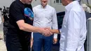 <p>Presiden Joko Widodo atau Jokowi bertemu CEO Tesla Inc. Elon Musk di markas SpaceX, Boca Chica, Amerika Serikat, Sabtu, 14 Mei 2022. Dalam kesempatan ini, Jokowi dan Elon Musk sempat melakukan diskusi singkat dilanjutkan berkeliling melihat fasilitas markas besar SpaceX tersebut. (Foto: Laily Rachev - Biro Pers Sekretariat Presiden)</p>