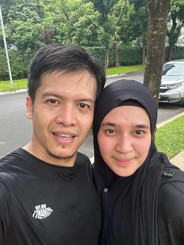 Potret Dhini Aminarti dan Dimas Seto yang Makin Romantis ( IG @dimasseto_1 @dhiniaminarti)