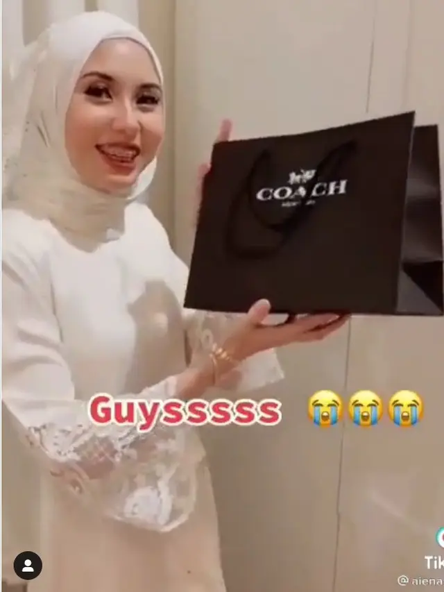 Hadiah Jam Tangan Mewah bagi Pengiring Pengantin Usai Pernikahan, Kisah di Baliknya Mengharukan