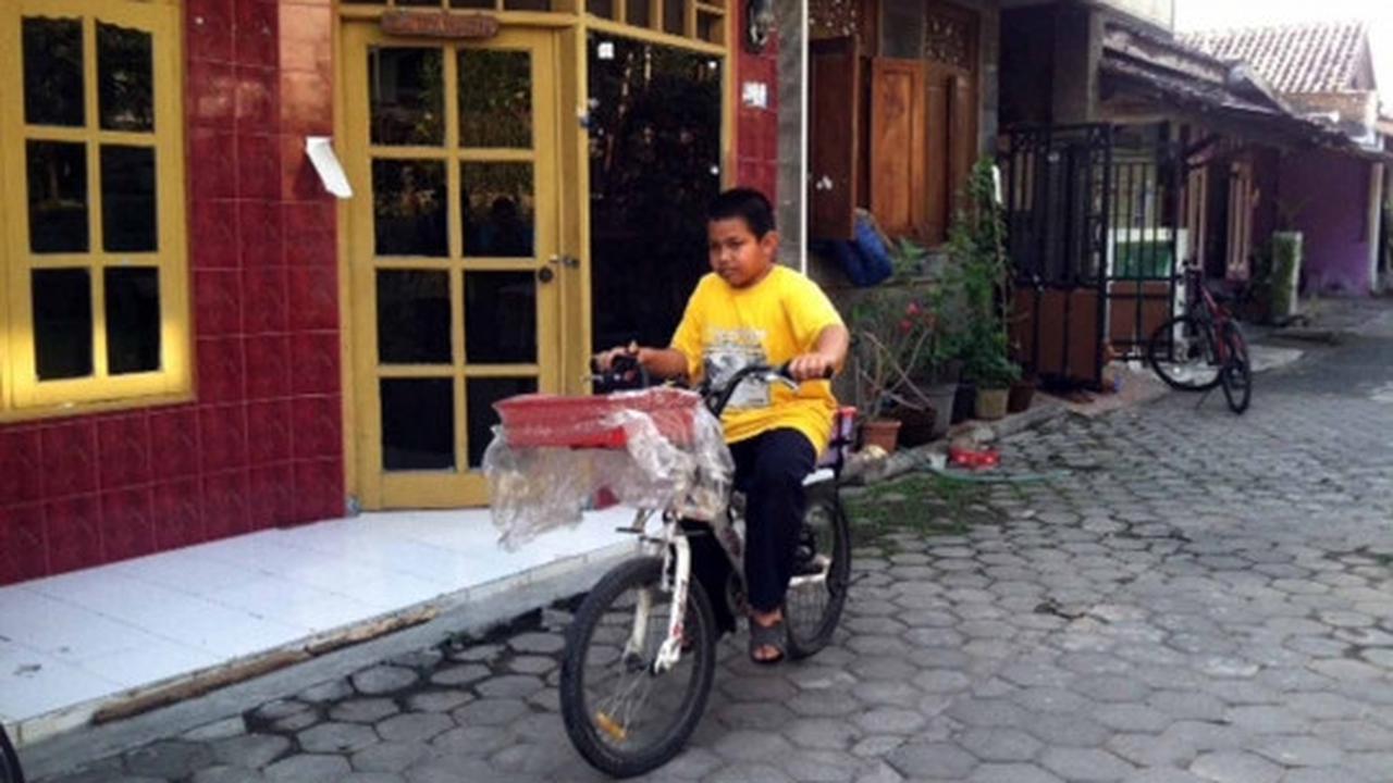 Kisah bocah SD di Sleman jual jajanan keliling demi bantu orang tua