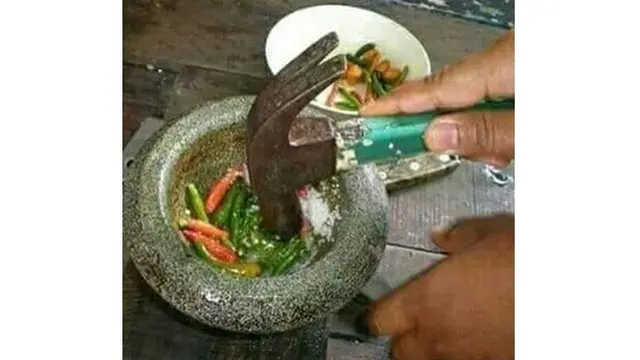 Potret 6 Kelakuan Ayah Saat Gantikan Ibu Memasak Ini Kocak