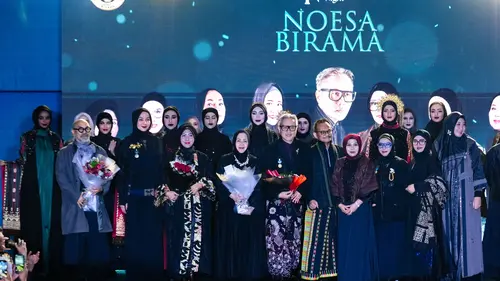 Inspirasi Baju Lebaran dari Koleksi Desainer Indonesia yang Tampil di Riyadh Arab Saudi, Ada Abaya Berbahan Songket Silungkang - Lifestyle Liputan6.com