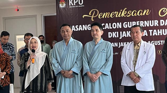 Bakal calon gubernur dan wakil gubernur Jakarta jalur independen Dharma Pongrekun-Kun Wardana menjalani pemeriksaan kesehatan di  Rumah Sakit Umum Daerah (RSUD) Tarakan, Minggu (1/9/2024). (Liputan6.com/Winda Nelfira)