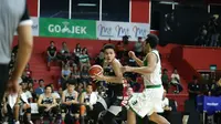 Stapac Jakarta memastikan tiket ke final IBL 2018-2019 setelah mengalahkan Pacific Caesar Surabaya, 81-75 pada laga semifinal kedua, Sabtu (9/3/2019). (Media IBL)