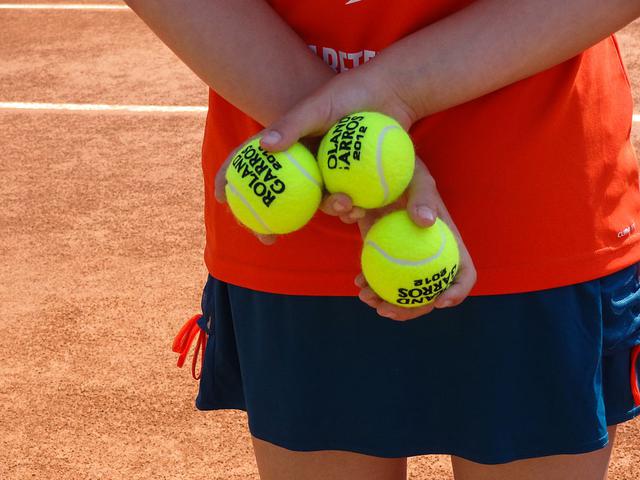 bisakah anda menebak warna bola tenis