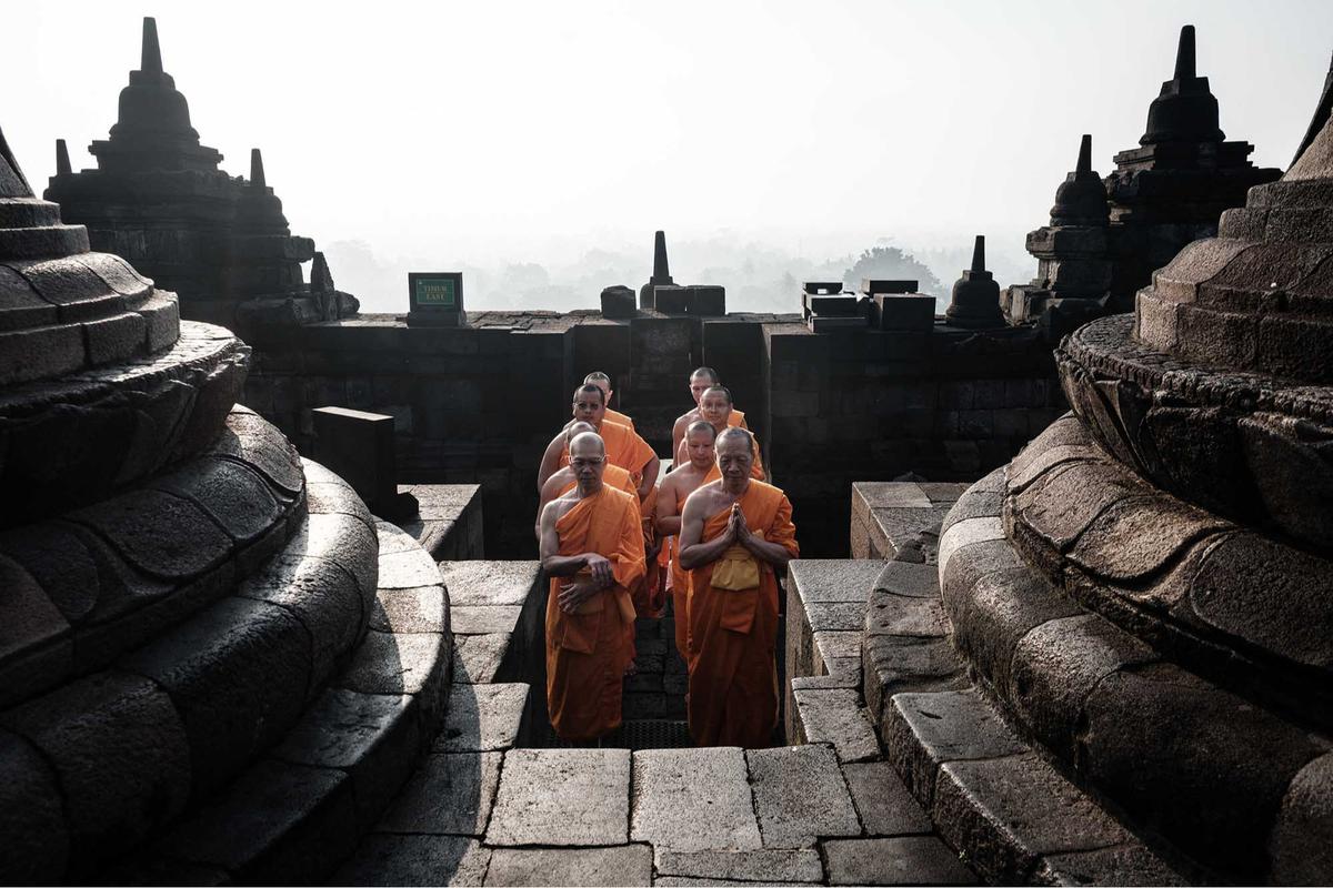FOTO: Khidmat Puja Bakti Doa Biksu di Candi Borobudur
