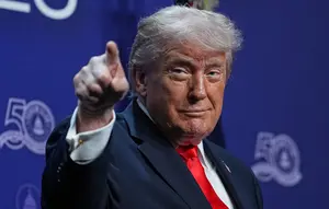 Presiden Amerika Serikat (AS) Donald Trump berbicara di Raymond F. Kravis Center for the Performing Arts di West Palm Beach, Florida, Jumat, 1 Mei 2026. (AP Photo/Matt Rourke)