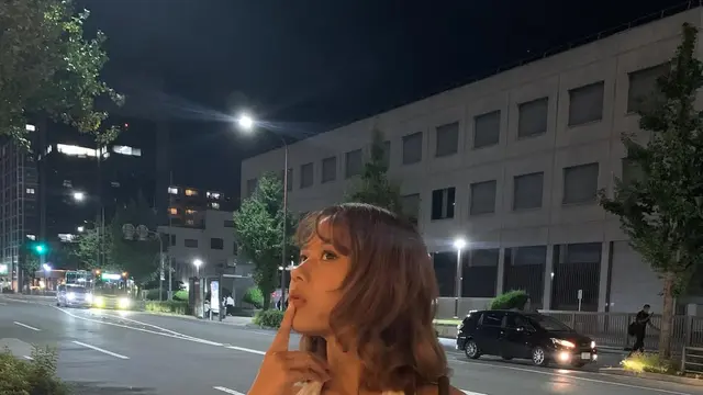 Pesona Vintage Girl Nadin Amizah Dinner di Jepang dengan Rambut Curly, Bikin Suami Makin Bucin