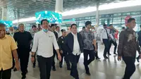 Menteri BUMN Erick Tohir memantau pengamanan virus Corona, di Terminal 3 Kedatangan Internasional, Bandara Internasional Soekarno Hatta, Rabu (11/3/2020).