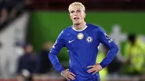 Gelandang Chelsea asal Argentina nomor punggung 49, Alejandro Garnacho, bereaksi di akhir pertandingan Premier League antara Brentford dan Chelsea di Gtech Community Stadium, London, pada 13 September 2025. (HENRY NICHOLLS /AFP)