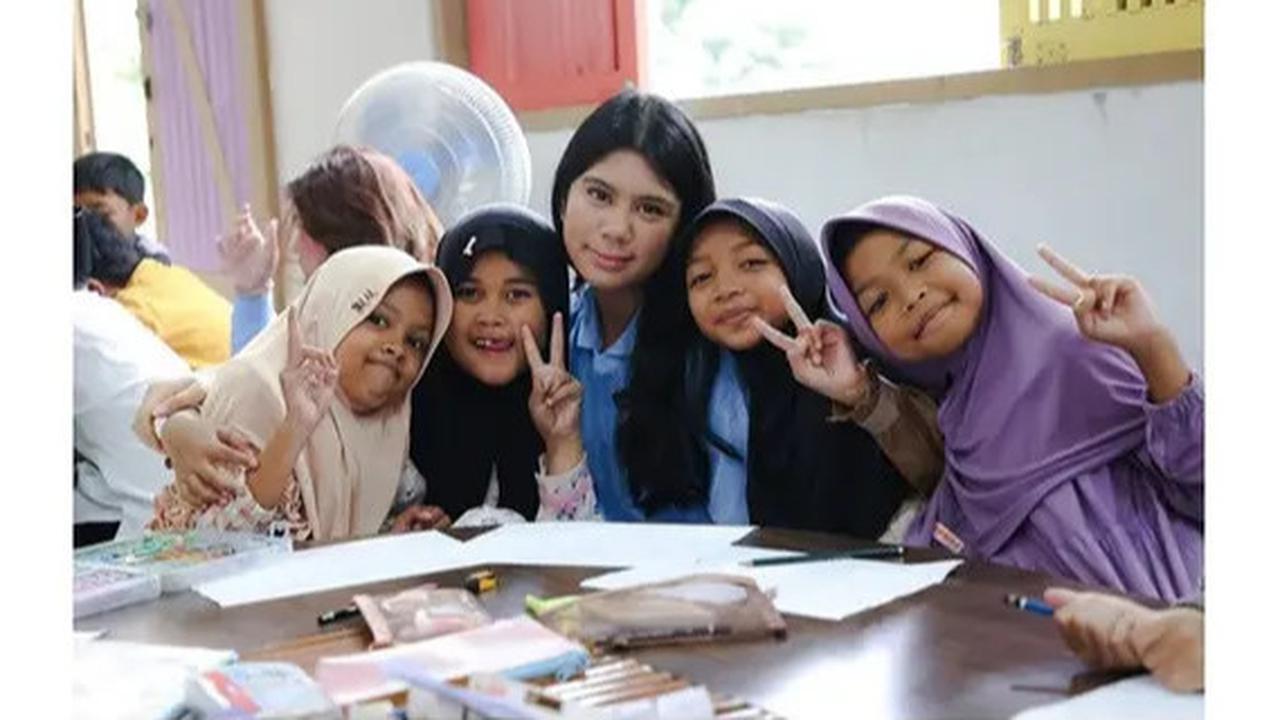 6 Potret Cantik Almira Yudhoyono Anak Anisa Pohan Jadi Volunteer di Rumah Pintar Cikeas, Asik Habiskan Waktu dengan Para Murid