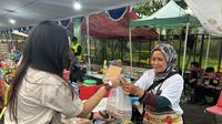 Pelaku UMKM berjualan di Stadion Si Jalak Harupat Bandung,