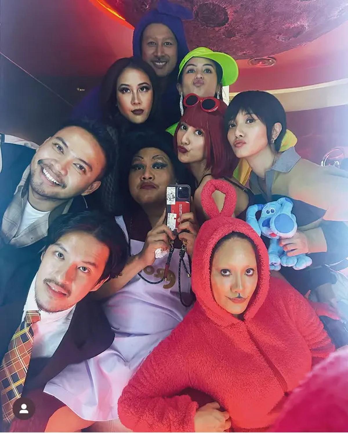 Adu Gaya 8 Couple Artis Kenakan Kostum Ikonik TV Show 90an di Ulang Tahun Geng Aries, Tara Basro Jadi Teletubbies-Febby Rastanty Tersayang