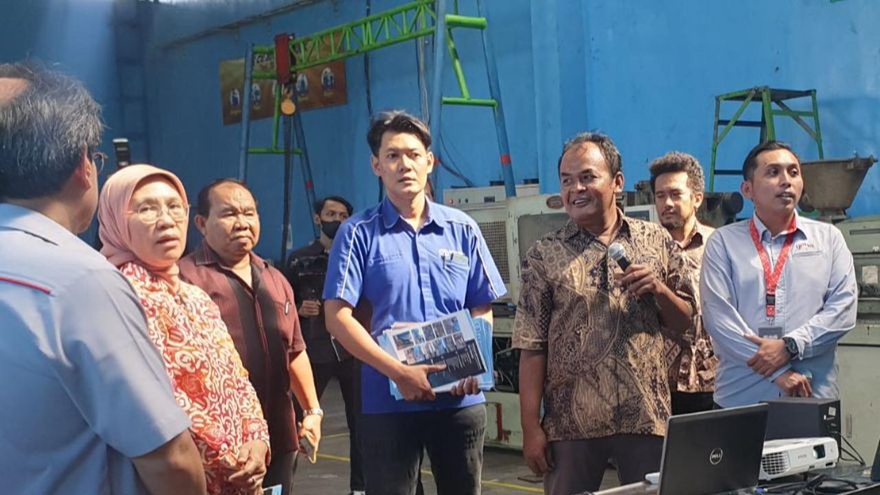Kementerian Perindustrian terus meningkatkan daya saing industri kecil dan menengah (IKM) logam melalui fasilitasi kemitraan dengan industri besar. Fasilitasi kemitraan bertujuan untuk memperkuat peran strategis IKM dalam mendorong percepatan pertumbuhan 