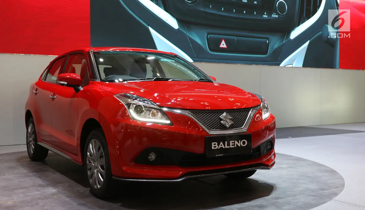 Tampilan mobil terbaru dari Suzuki Baleno yang dipamerkan dalam ajang Gaikindo Indonesia International Auto Show (GIIAS) 2017, di ICE, BSD, Tangerang Selatan, Kamis (10/8). (Liputan6.com/Angga Yuniar)