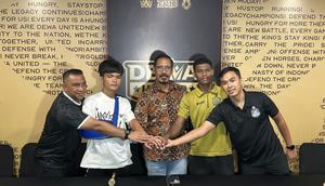 Mediasi yang berlangsung di Dewa United Arena, Tangerang, pada Rabu (22/4/2026). Pertemuan tersebut dihadiri oleh Direktur Akademi Dewa United, Firman Utina, Direktur Akademi Bhayangkara FC, Agus Rumekso Carel, Manajer Bhayangkara U-20, Yongki Pandu Pamungkas, pemain Bhayangkara FC U-20 sekaligus pelaku tendangan kung fu, Fadly Alberto, dan pemain Dewa United U-20 yang menjadi korban, Rakha Nurkholis. (Muhammad Adiyaksa/Bola.com)