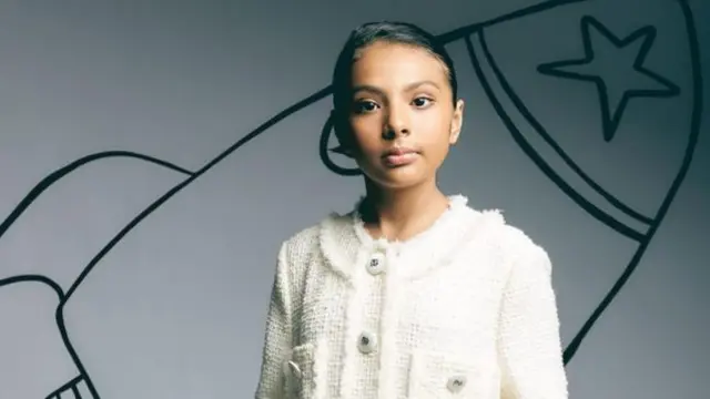 Adhara Pérez Sánchez dalam pemotretan untuk majalah Marie Claire. (Instagram/@MarieClaire)