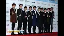 Boy band ternama, EXO saat berpose di red carpet Seoul Music Awards 2015, Korea, Kamis (22/1/2015). (mwave.interest.me)