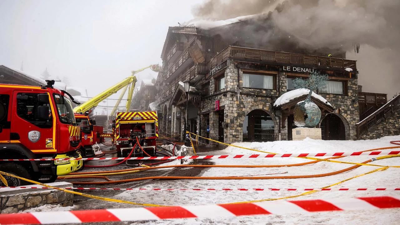 FOTO: Kebakaran Hebat Hanguskan Hotel Super Mewah di Courchevel Alpen Prancis