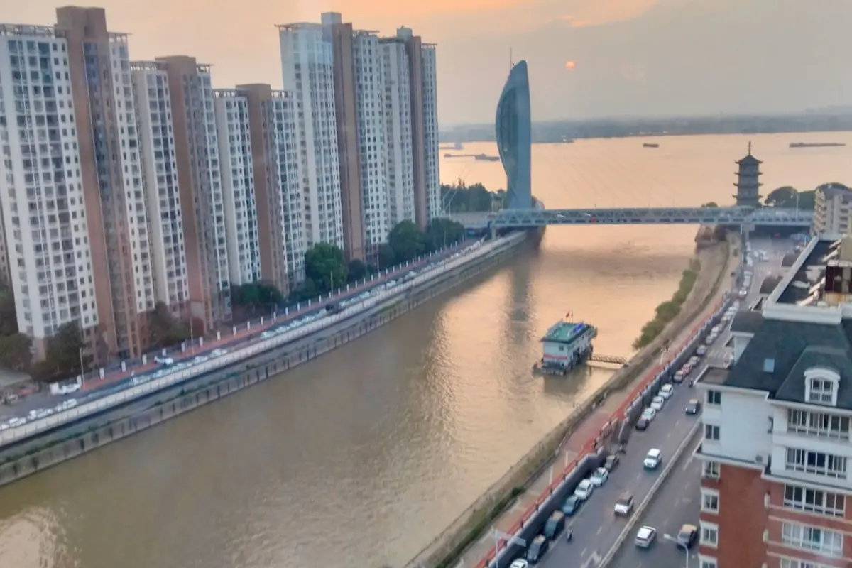 Sungai Qingyi di Jantung Kota Wuhu, Cina (Liputan6.com/Jonathan Pandapotan Purba)