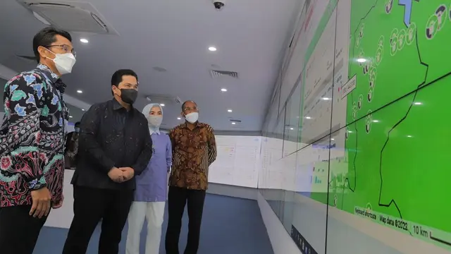 Menteri BUMN Erick Thohir meninjau PIEDCC di Gedung Grha Pertamina, Jakarta Pusat didampingi oleh Direktur Utama Pertamina Nicke Widyawati, Rabu (7/9/2022).