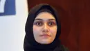 Zee Zee Shahab tampil cantik dengan gaya hijab sederhana saat menjalankan aktivitasnya di kawasan Mampang, Jakarta pada 5 Juni 2015. (Liputan6.com/Panji Diksana)