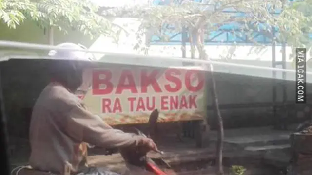 6 Spanduk Warung 'Kurang Enak' Ini Bikin Tepuk Jidat