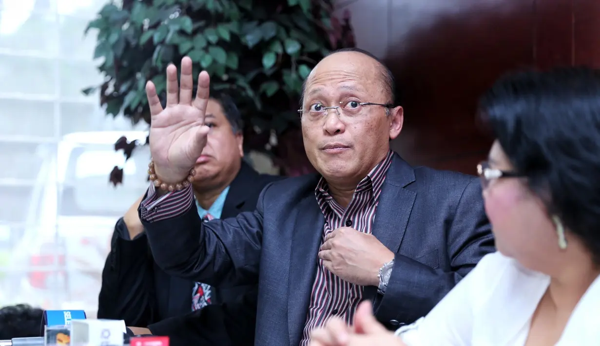 "Kami berikan undangan dan somasi, bukan langkah hukum. Yang namanya langkah hukum adalah lapor polisi, atau menggugat. Kami sebenarnya ingin bicara secara kekeluargaan. Ini somasi terhadap pemberitaan, untuk dihentikan," ujar Elza Syarief. (Adrian Putra)