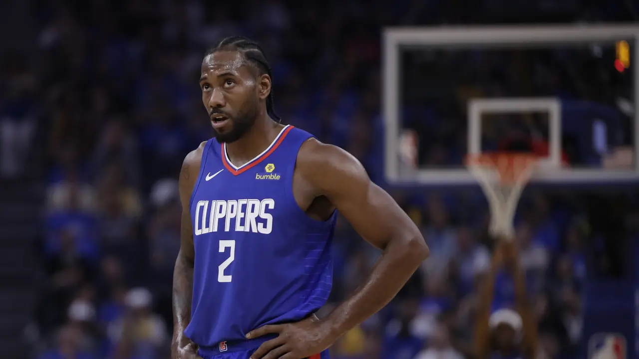 Kawhi Leonard bersama tim barunya Clippers