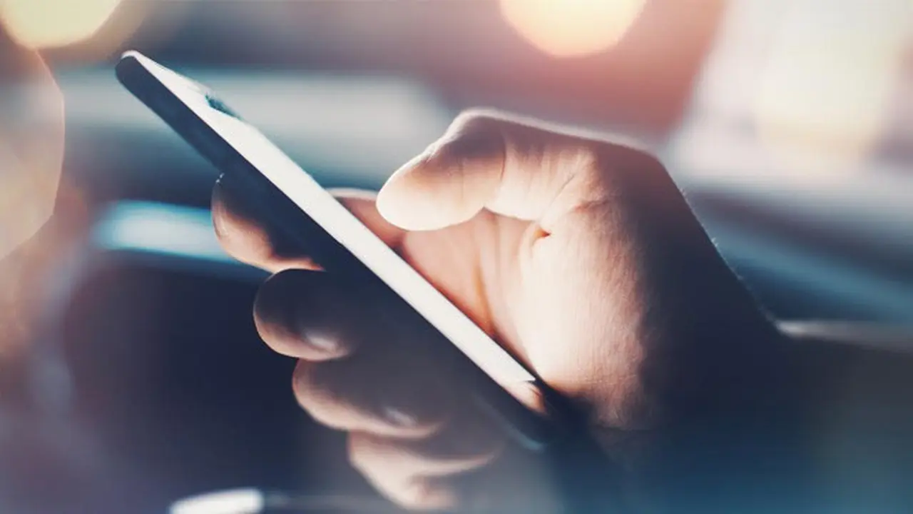 Agar tidak salah memilih, penting sekali untuk memperhatikan dulu spesifikasi yang dimiliki oleh smartphone sebelum Anda membelinya