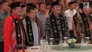 Wakil Presiden sekaligus Ketua Dewan Penasehat ICMI, Jusuf Kalla (kedua kiri), didampingi Ketua Umum ICMI Jimly Asshiddiqie, Sekjen Mohammad Jafar Hafsah, Bendahara Didit A Ratam pada acara Halalbihalal ICMI yang bertajuk Rekonsiliasi untuk Bangsa di Jakarta, Jumat (5/6/2019). (Liputan6.com/HO/Job)