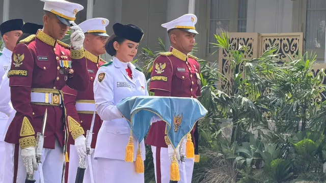 Celina Olivia Apriani Theo, pembawa baki HUT ke-81 RI
