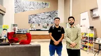 Atta Ul Karim sambut kedatangan YouTuber Pakistan Zain Ul Abadin di Jakarta. (Foto: Istimewa).