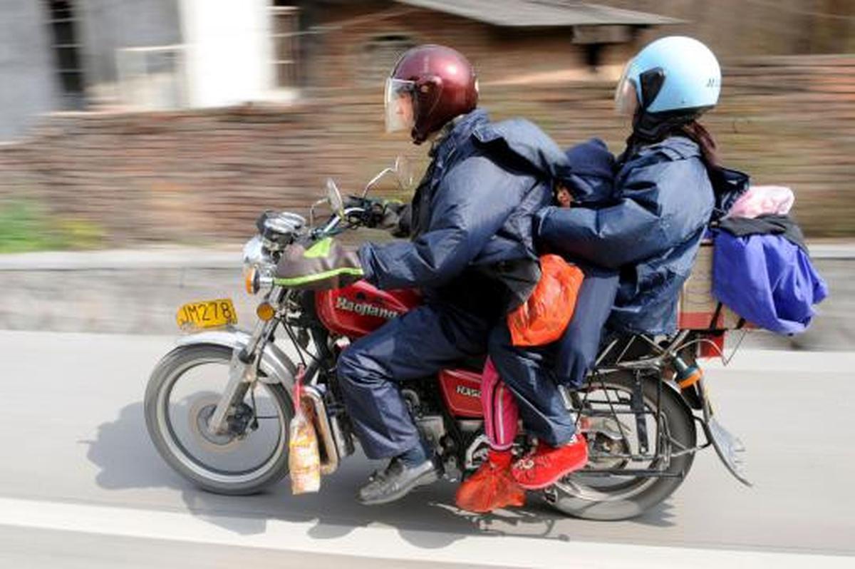 Rayakan Imlek, puluhan ribu warga China mudik naik motor