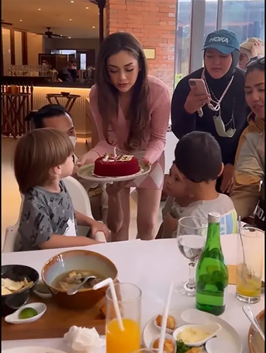 (Instagram/celine_evangelista)