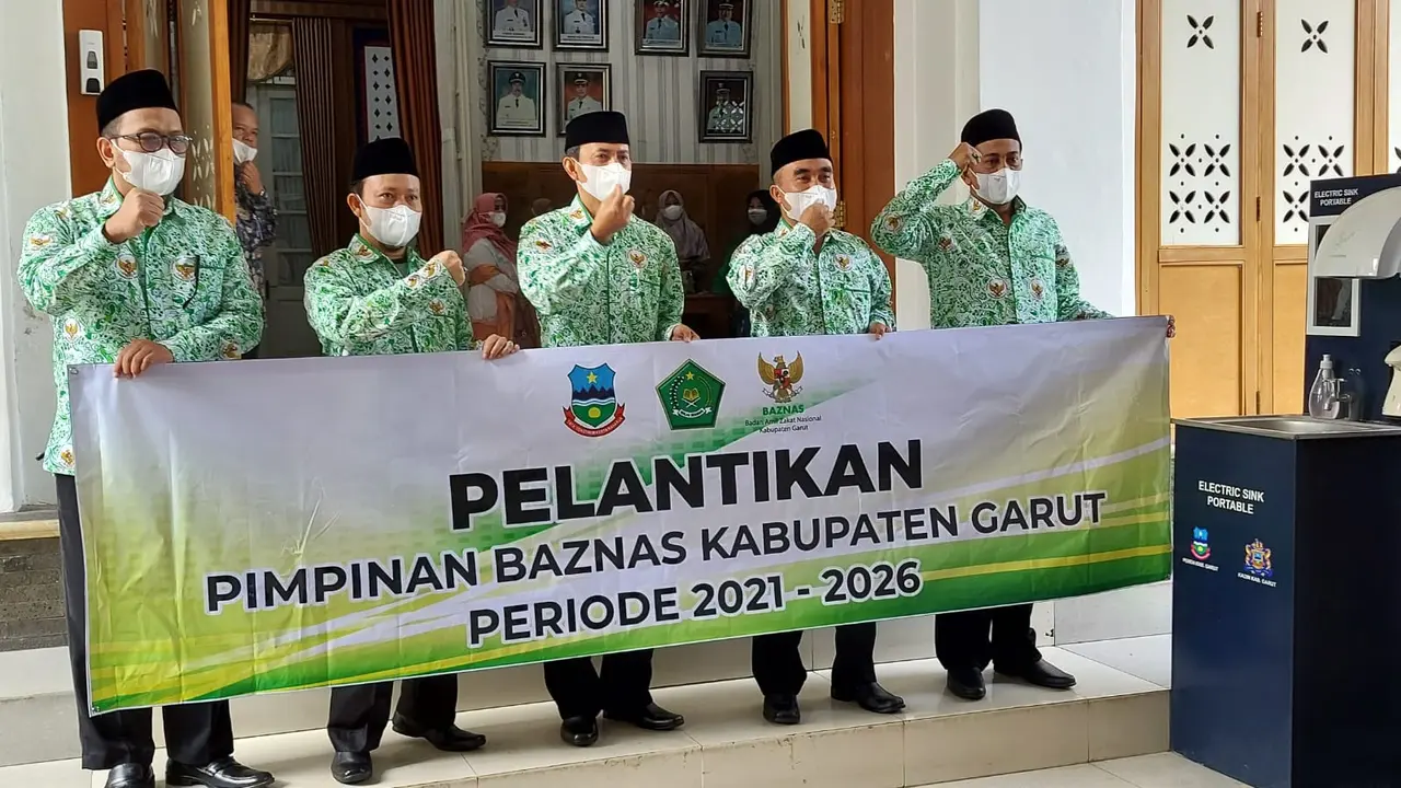Abdulah Efendi akhirnya didapuk menjadi Ketua Baznas Garut periode 2021-2026, sementara lima pendampingnya yakni Cecep Rukma, Hendi Muhyidin, Dian Roslan Hidayat, Cek Irfan Noval sebagai wakil ketua.