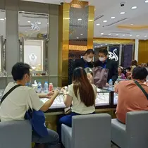 Suasana toko perhiasan berlian di kawasan PIM 1, Jakarta Selatan. (dok. Liputan6.com/Dinny Mutiah)