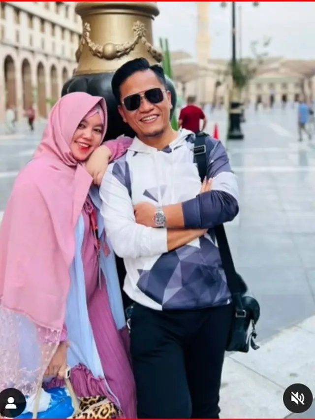 Gus Miftah bersama istri