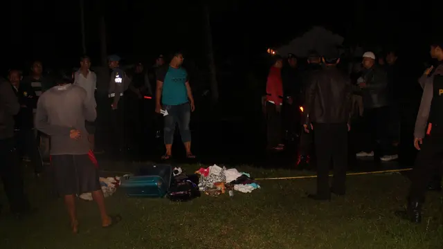 Ternyata, koper dan tas jinjing berisi pakaian, peralatan rumah tangga dan bakpia. (Foto: Liputan6.com/Polres Kebumen/Muhamad Ridlo)