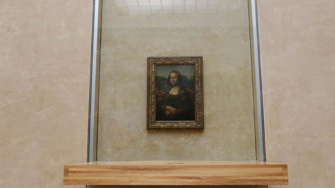Salah satu koleksi terbaik dari Museum Louvre adalah lukisan karya Leonardo da Vinci yang berjudul Mona Lisa. (Bola.com/Vitalis Yogi Trisna)