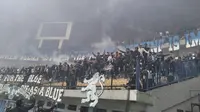 Ribuan bobotoh memadati Stadion Gelora Bandung Lautan Api (GBLA) Kota Bandung, Kamis (7/5/2026). Ini merupakan bentuk dukungan terhadap Persib Bandung yang akan terbang ke Samarinda untuk duel panas melawan Persija Jakarta pada pekan ke-32 BRI Super League 2025/2026, Minggu (10/5/2026). (Bola.com/Erwin Snaz)
