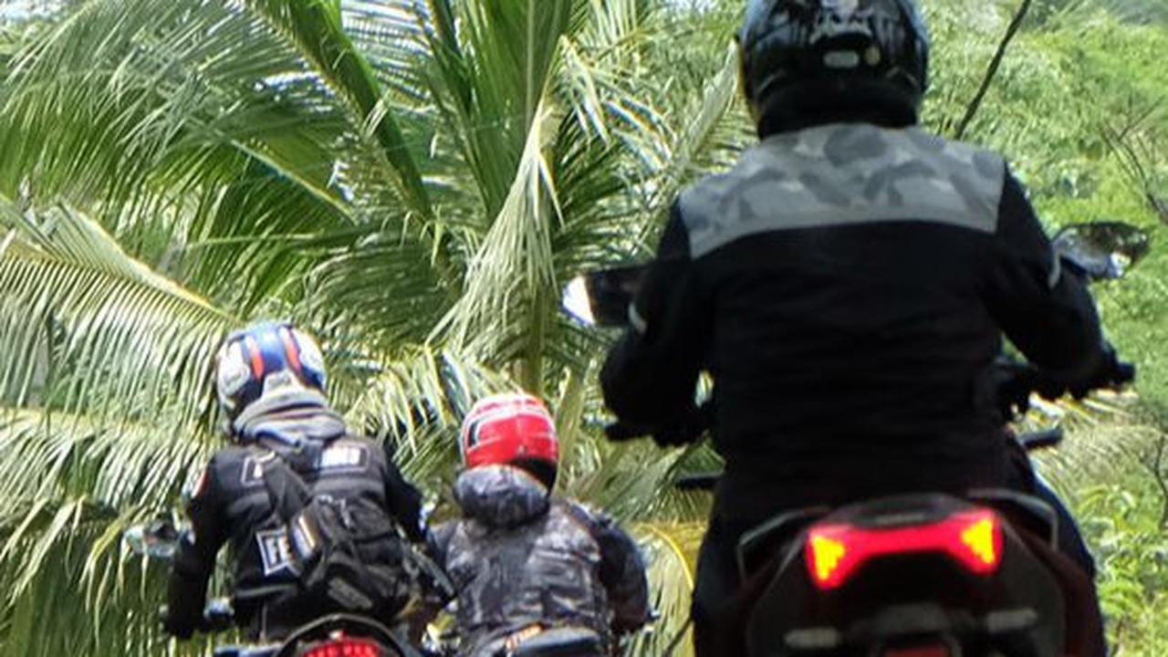 Jalan yang menurun membuat kecepatan semakin bertambah