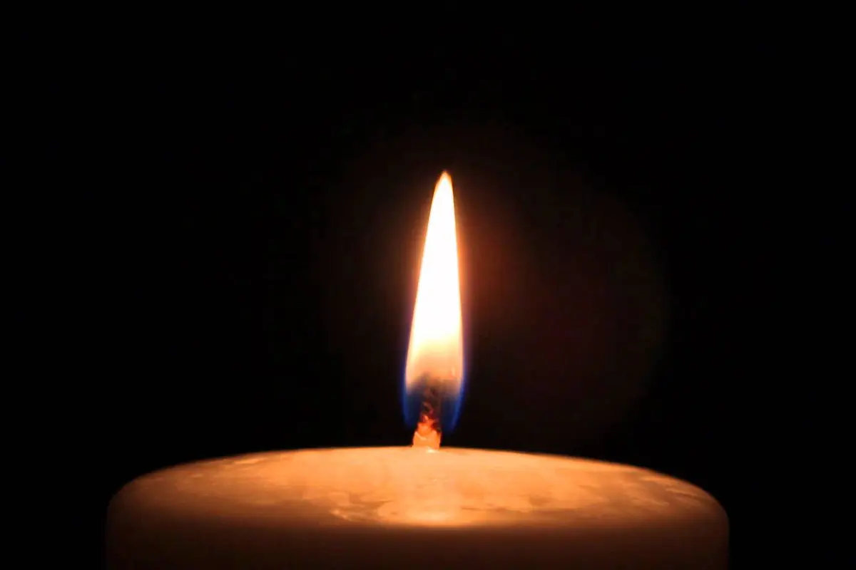 Ilustrasi lilin