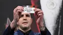 Ada beberapa aturan yang harus diikuti. Pertama, juara grup akan dipasangkan dengan pemenang babak playoff. Kedua, pemenang playoff akan memainkan laga kandang di leg pertama. (Fabrice COFFRINI/AFP)