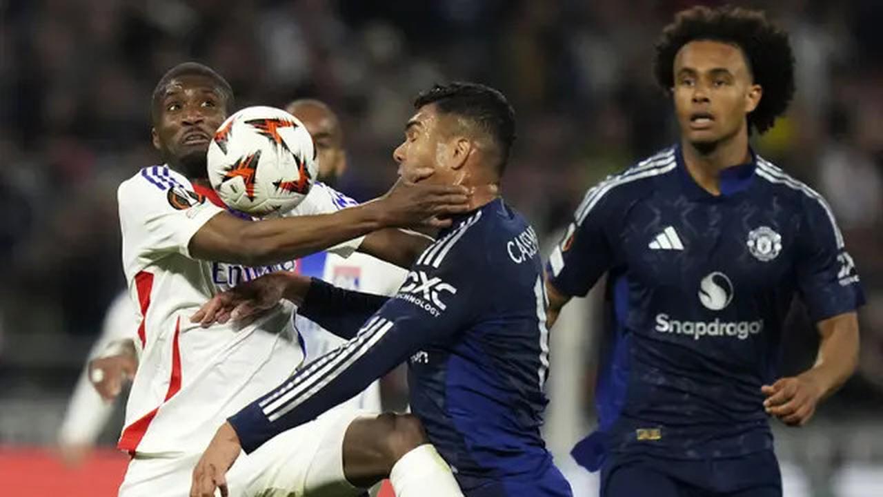Foto: Blunder Andre Onana Batalkan Kemenangan Comeback MU atas Lyon di Liga Europa